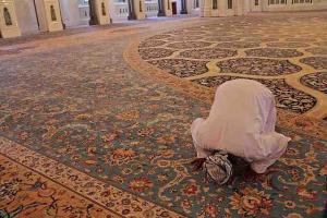 Bolehkah Seorang Pria Mengimami 2 Orang Nenek-Nenek Di Masjid?