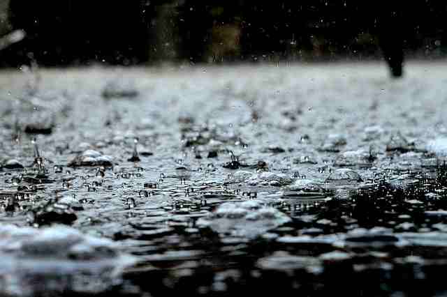 Apa Hukum Adzan Ketika Hujan Lebat Atau Badai?