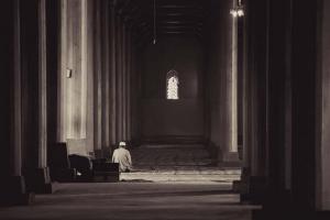 Tertingal Shalat Jamaah Di Masjid, Bolehkah Berjamaah Di Rumah?