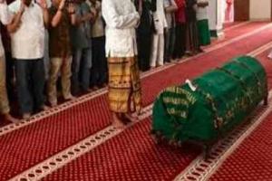 Bolehkah Sholat Fardhu di Masjid, Ketika Ada Jenazah Di Mihrab?