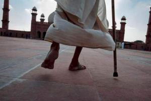Riwayat Keutamaan Berjalan Ke Masjid