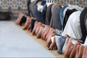Bagaimana Cara Menegur Imam Masjid Yang Bacaannya Kacau?