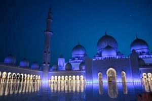 Apa Hukum Orang Kafir Masuk Masjid?